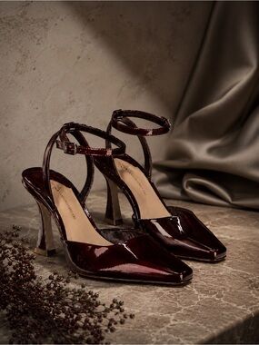 Antonio Melani Cranberry Cissy Patent Leather Ankle Strap Dress Pumps Size 8M